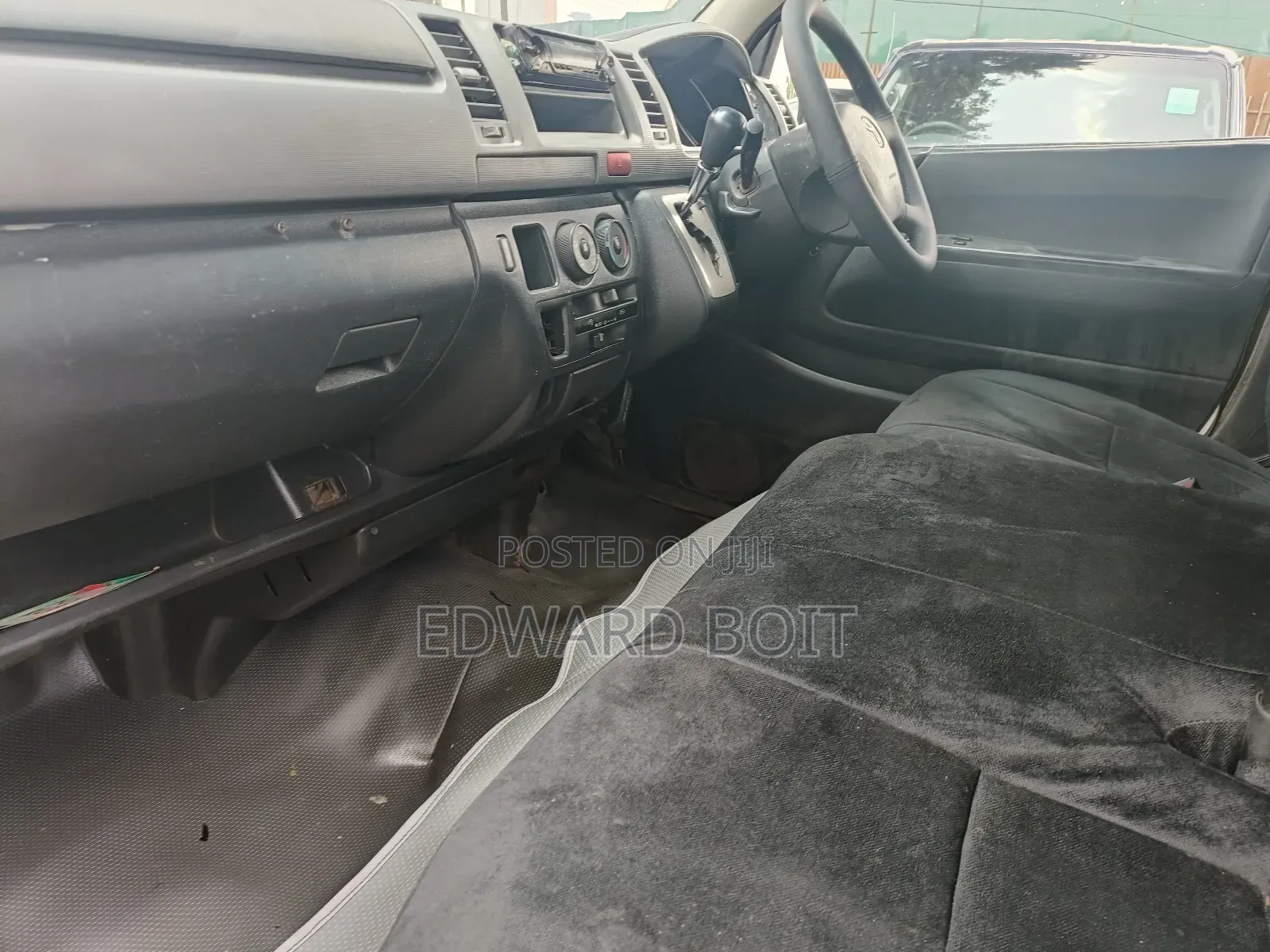 Toyota HiAce 2012 Black