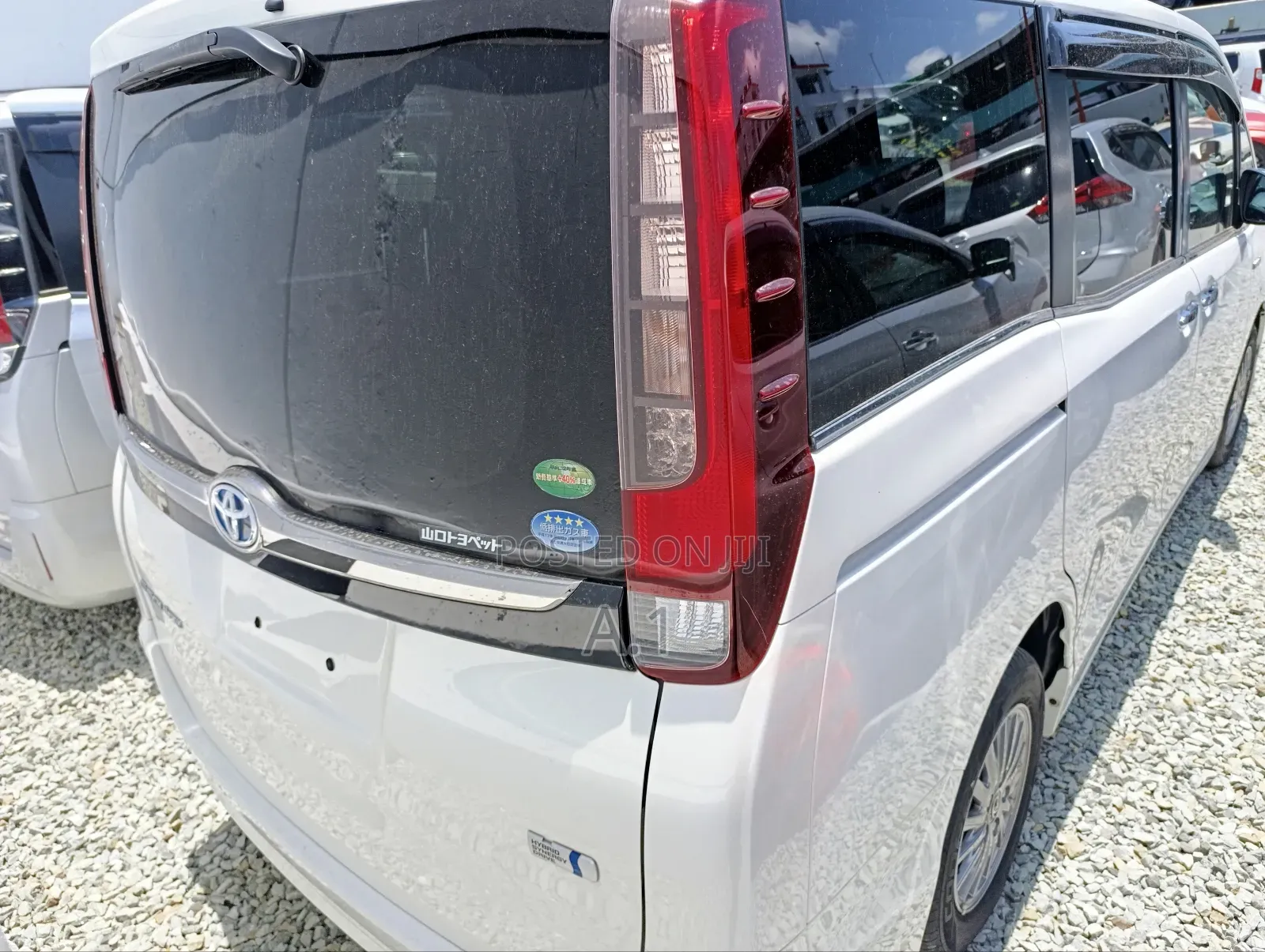Toyota Esquire 1.8 FWD Hybrid (7 seater) 2018 White