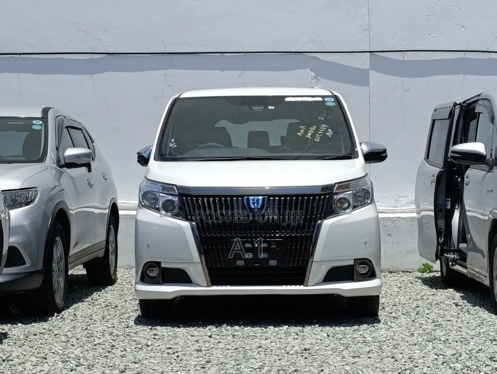 Toyota Esquire 1.8 FWD Hybrid (7 seater) 2018 White