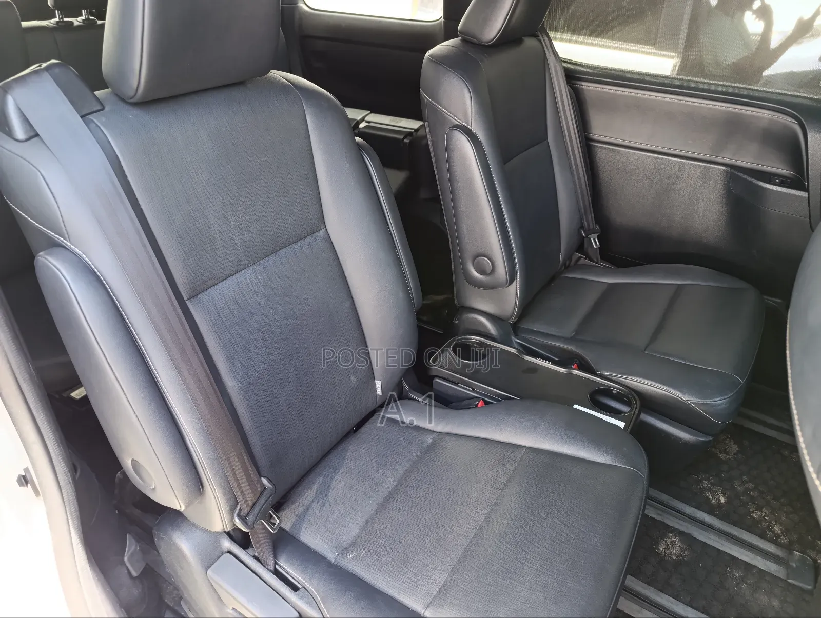 Toyota Esquire 1.8 FWD Hybrid (7 seater) 2018 White