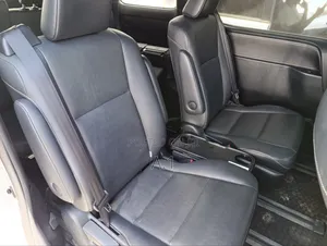 Toyota Esquire 1.8 FWD Hybrid (7 seater) 2018 White