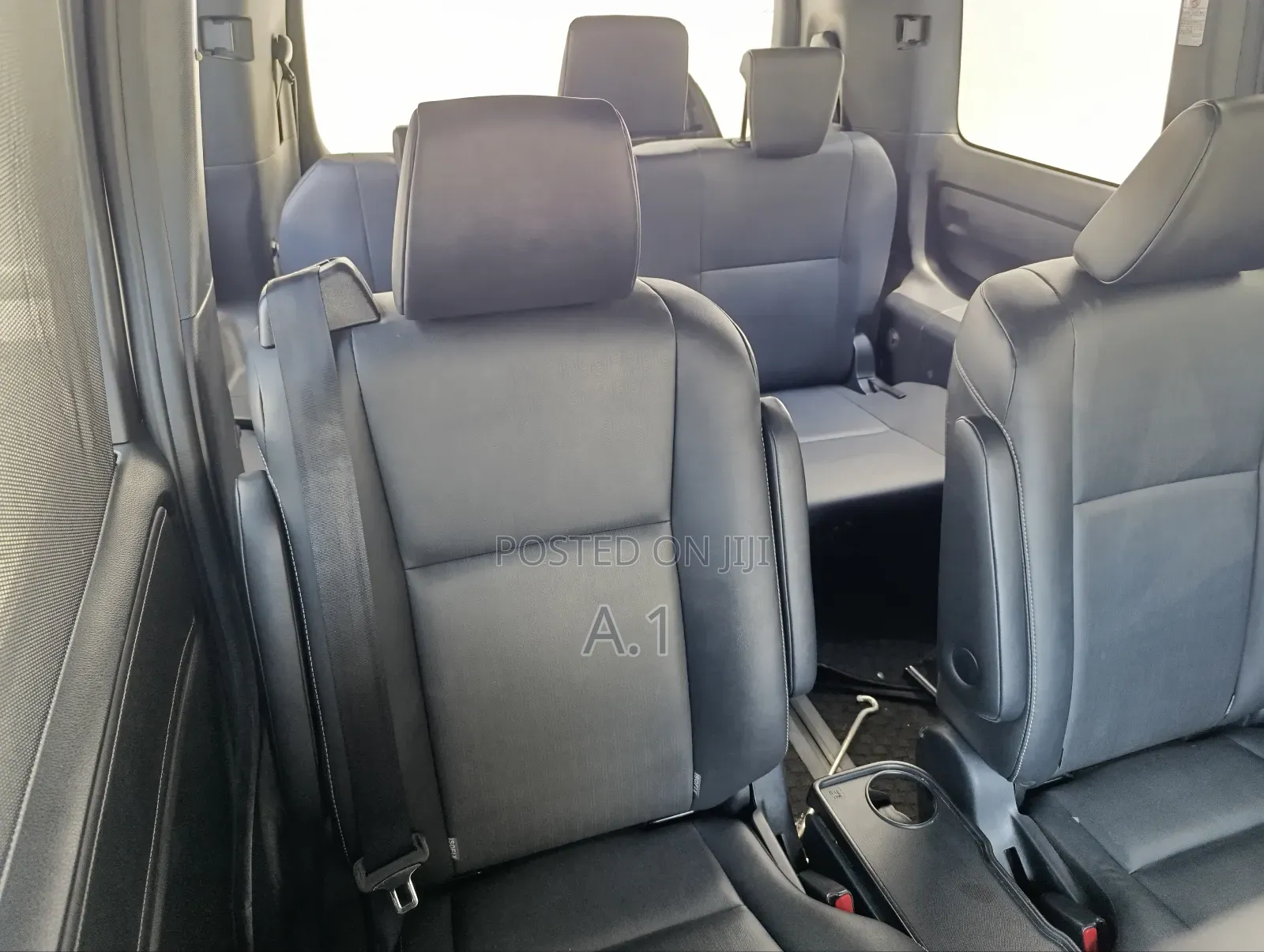 Toyota Esquire 1.8 FWD Hybrid (7 seater) 2018 White
