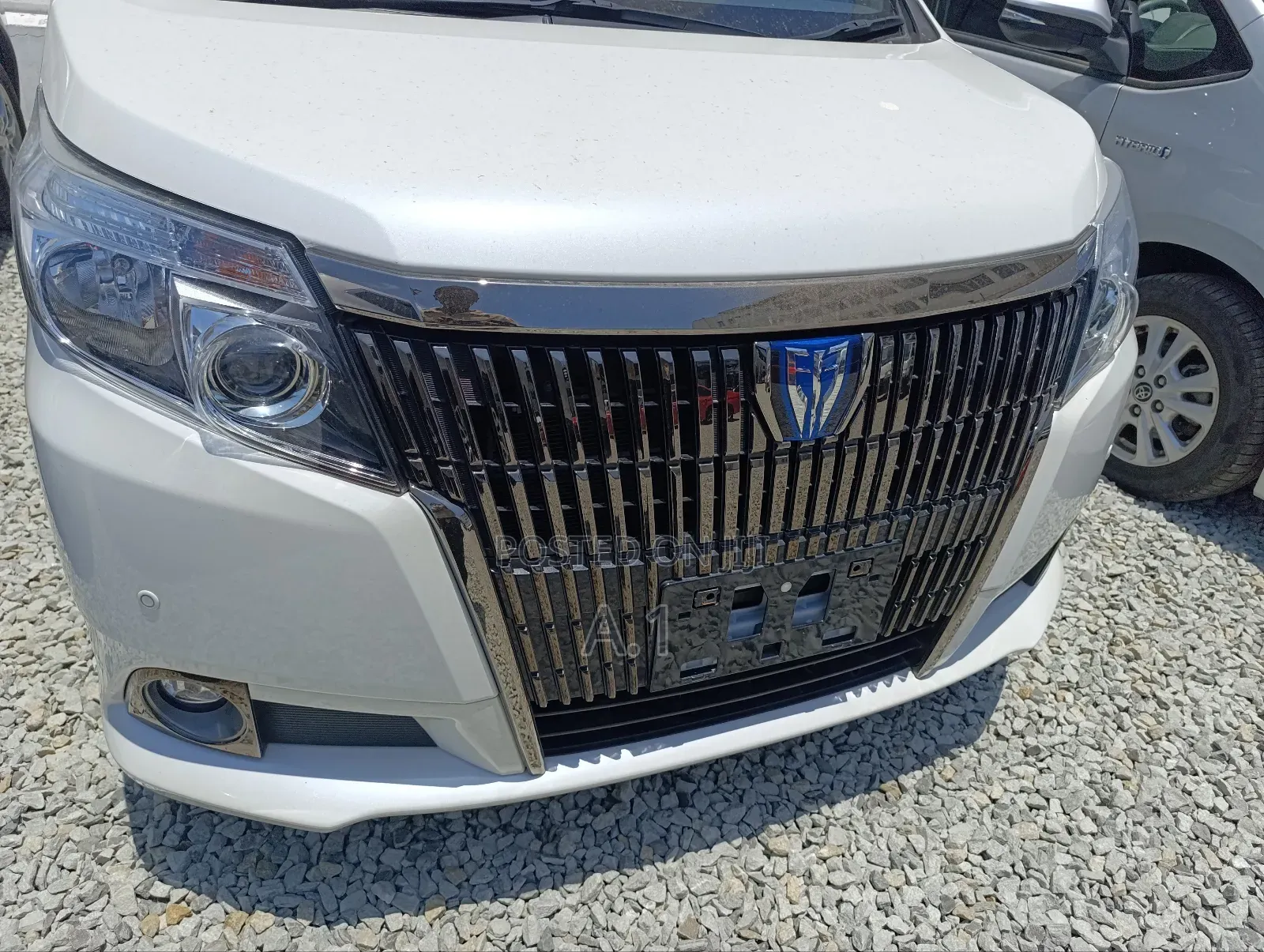 Toyota Esquire 1.8 FWD Hybrid (7 seater) 2018 White