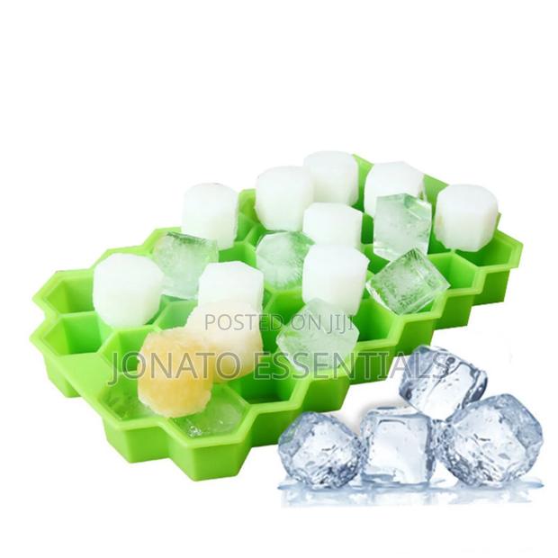 Silicone Honeycomb Ice Cube Tray With Lid - 37 Cells Mini Ice Maker - thumbnail 2