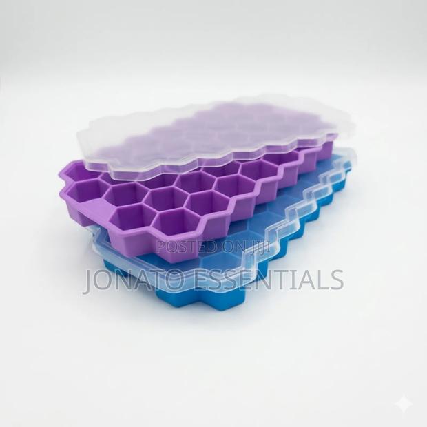 Silicone Honeycomb Ice Cube Tray With Lid - 37 Cells Mini Ice Maker - thumbnail 6