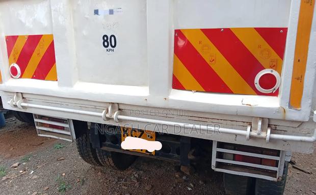 Isuzu NPR Tipper - thumbnail 3