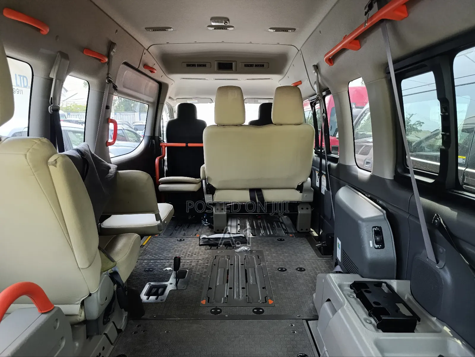Nissan Caravan (Urvan) 2018 Silver