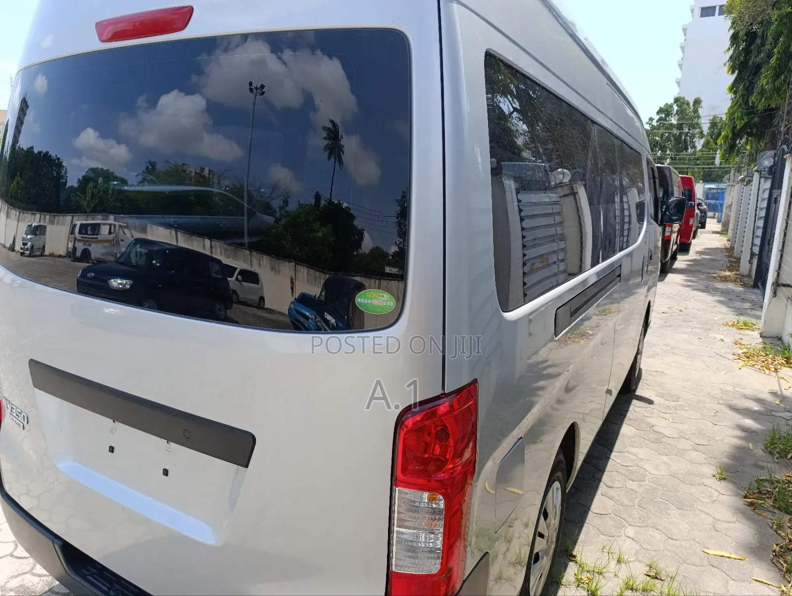 Nissan Caravan (Urvan) 2018 Silver