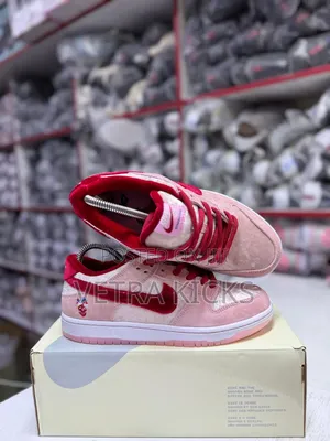 Nike Sb Dunk Loe×Strange Love 
