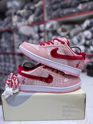 Nike Sb Dunk Loe×Strange Love 