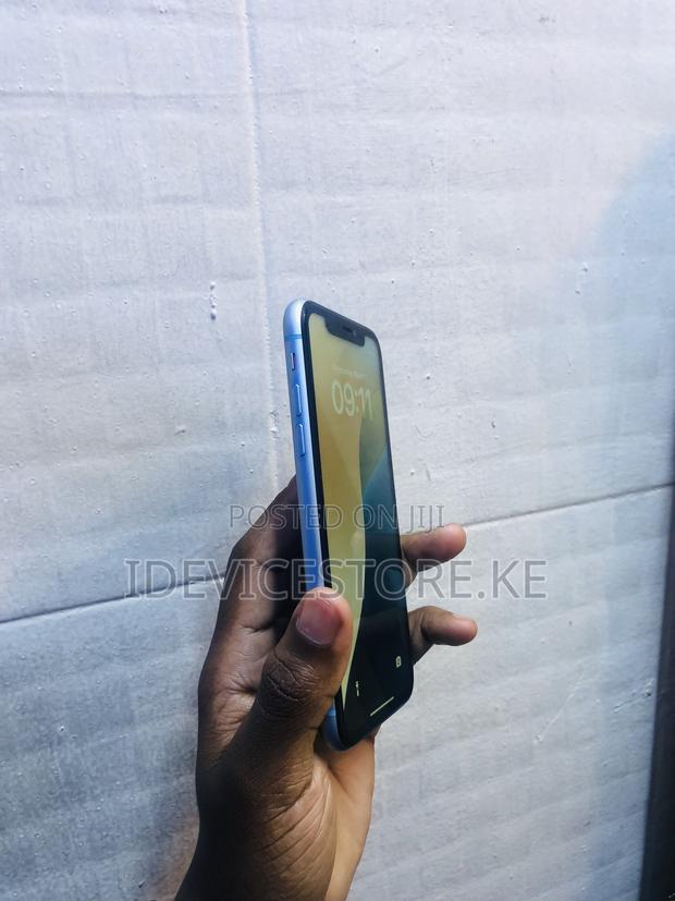 Apple iPhone XR 128 GB Blue - thumbnail 2