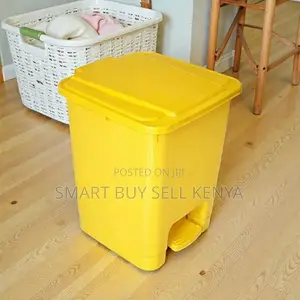30 Litres Step Pedal Dust Bin Hard Plastic for Medical and Clinics