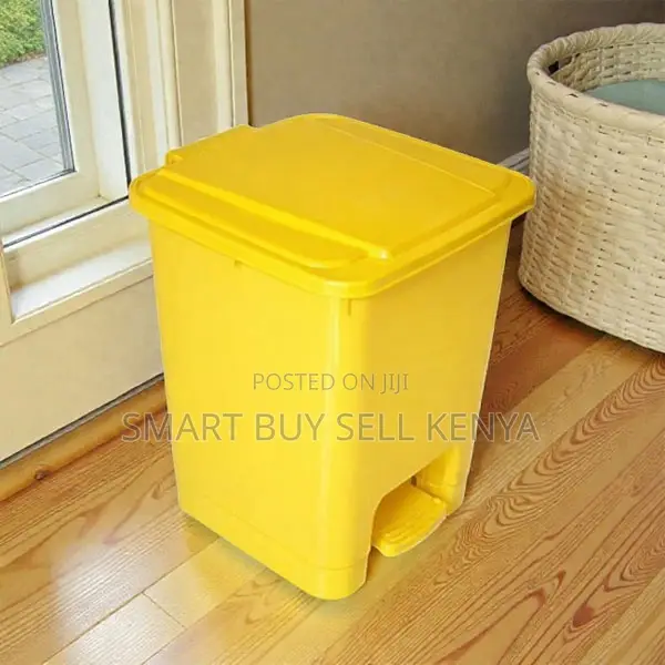 30 Litres Plastic Step Pedal Garbage Bin for Hotels and Restaurants