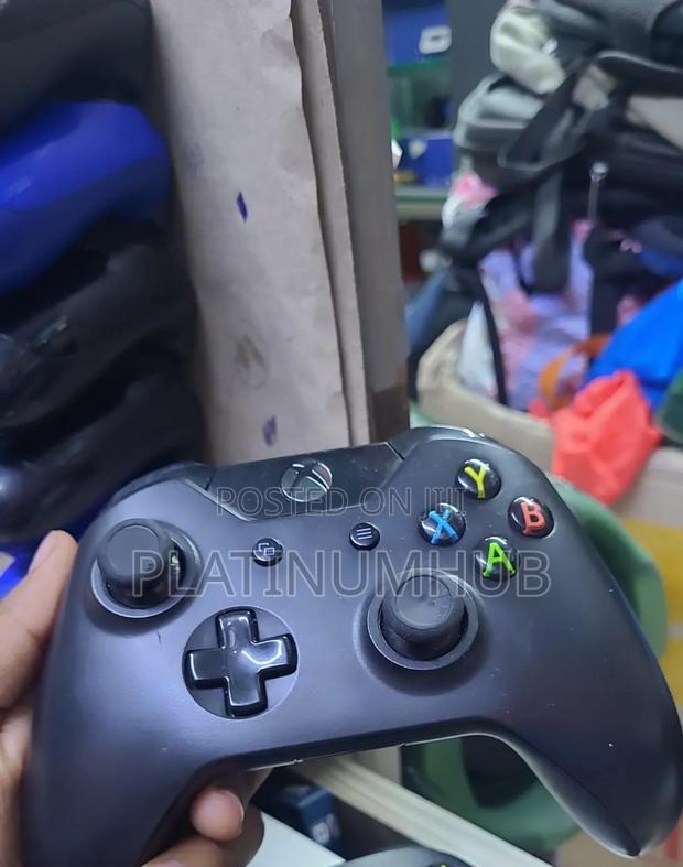 Xbox One Controller Used - main view