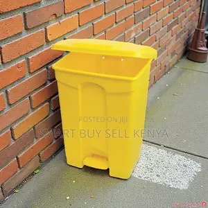 Quality 30 Litres Hard Plastic Pedal Waste Bin for Home and Office Use