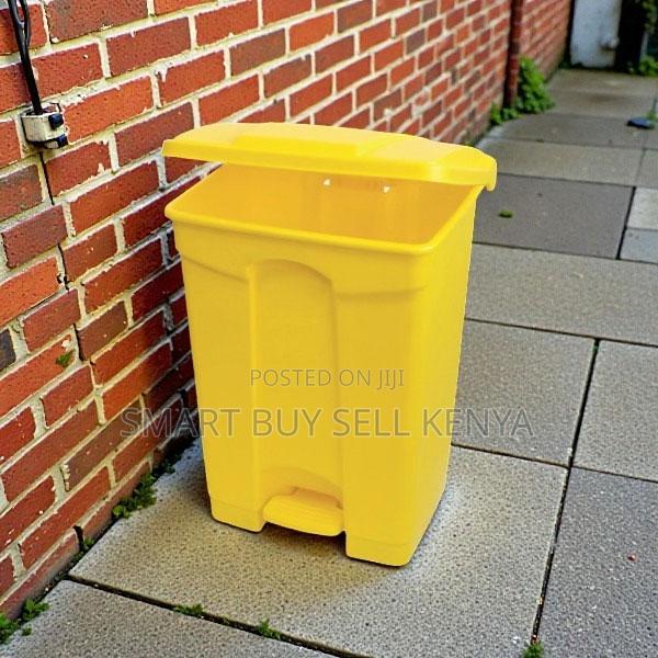 30 Litres Hard Plastic Step Pedal Waste Bin for Commercial Use