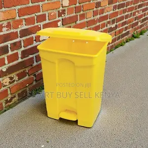 Long-Lasting 30l Hard Plastic Step Pedal Garbage Bin for Hospitals