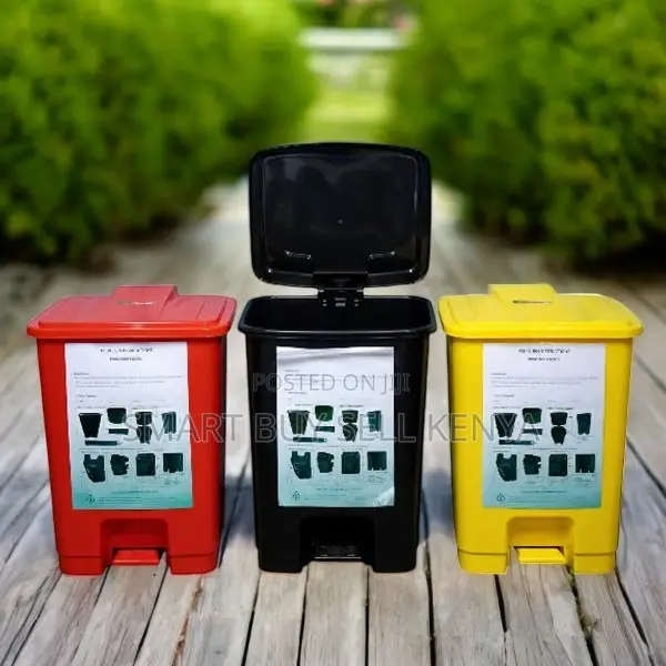 30 Litres Hard Plastic Step Pedal Garbage Bin for Multi-Purpose Use