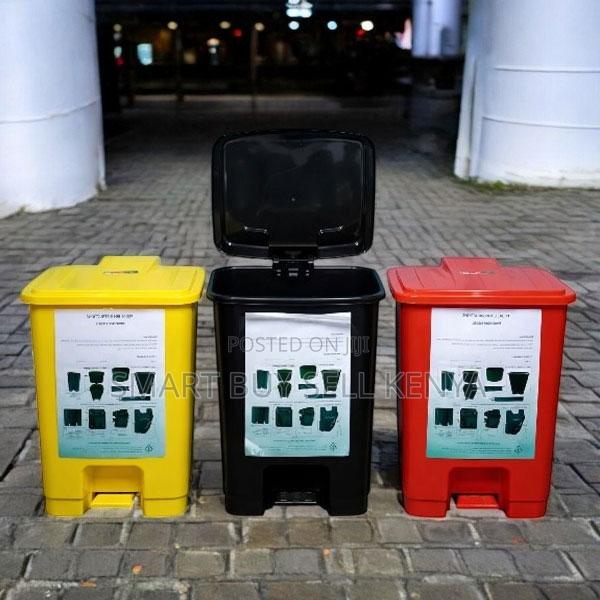 Quality Ensured 30 Litres Hard Plastic Step Pedal Dust Bin for Hotels