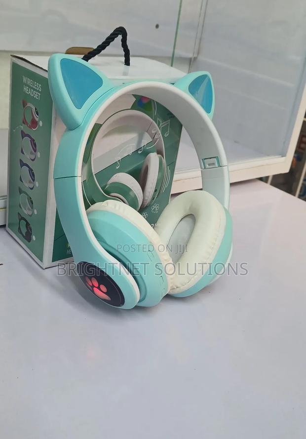 P47 Cat Ear Wireless Headphones With Led - thumbnail 2