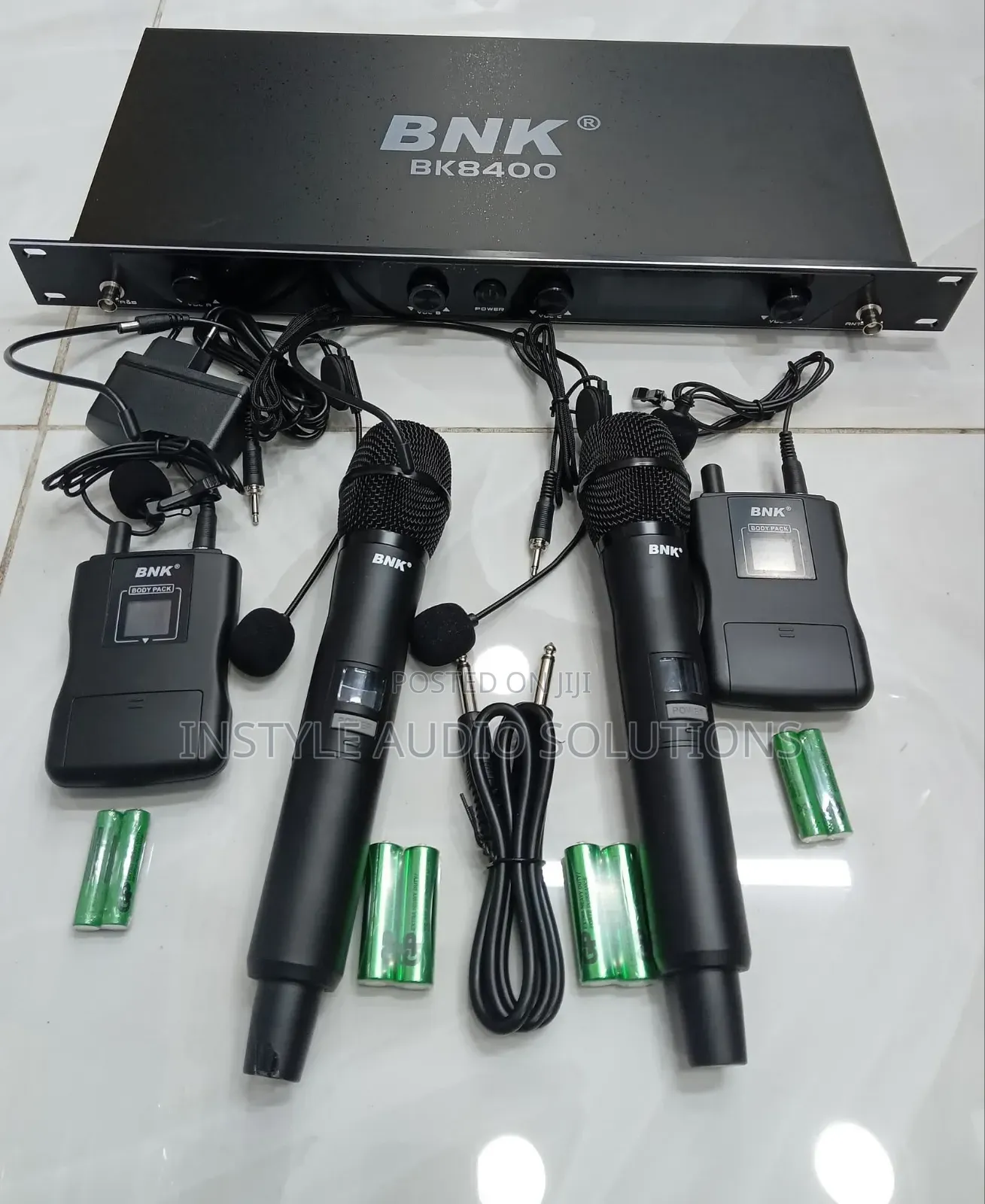 BNK Bk8400 Hand and Tie Wireless Microphones Set