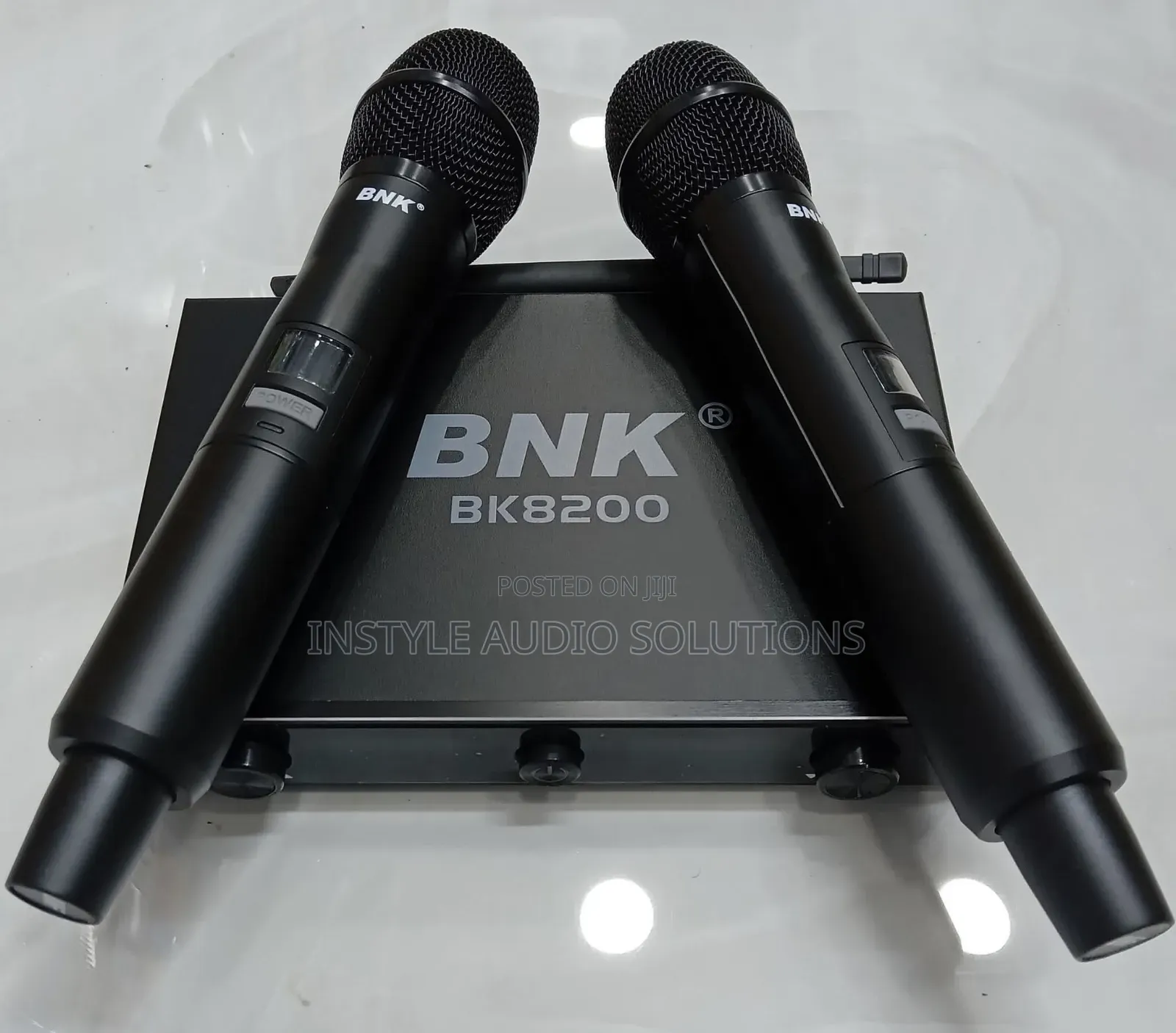 BNK Bk8400 Top Quality 150 Meters Frequency Range Wireless Microphone