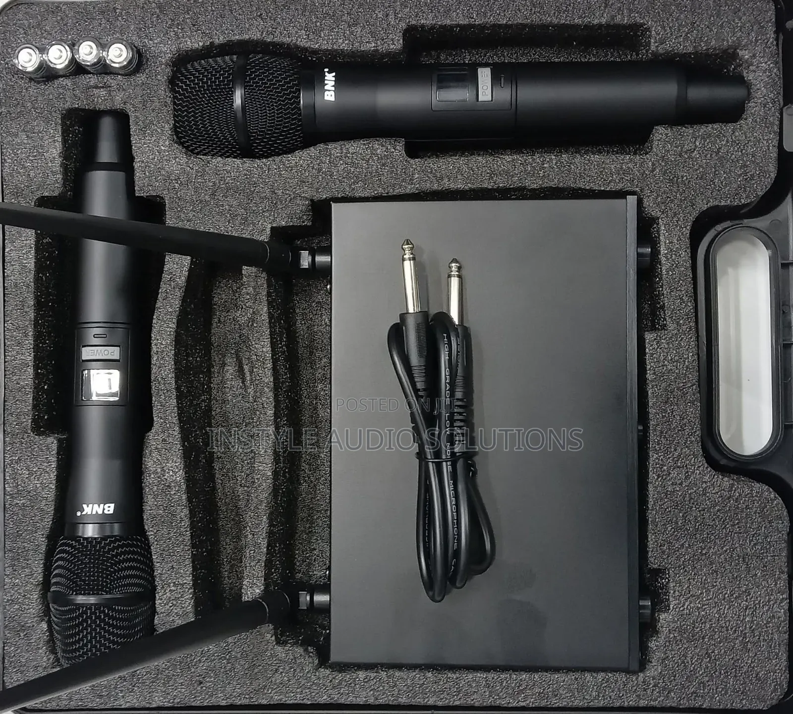 BNK Bk902 Digital Wireless Microphone 100 Meters Frequency Range