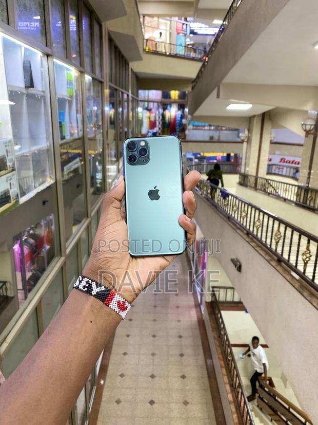 Apple iPhone 11 Pro 256 GB Gray - main view