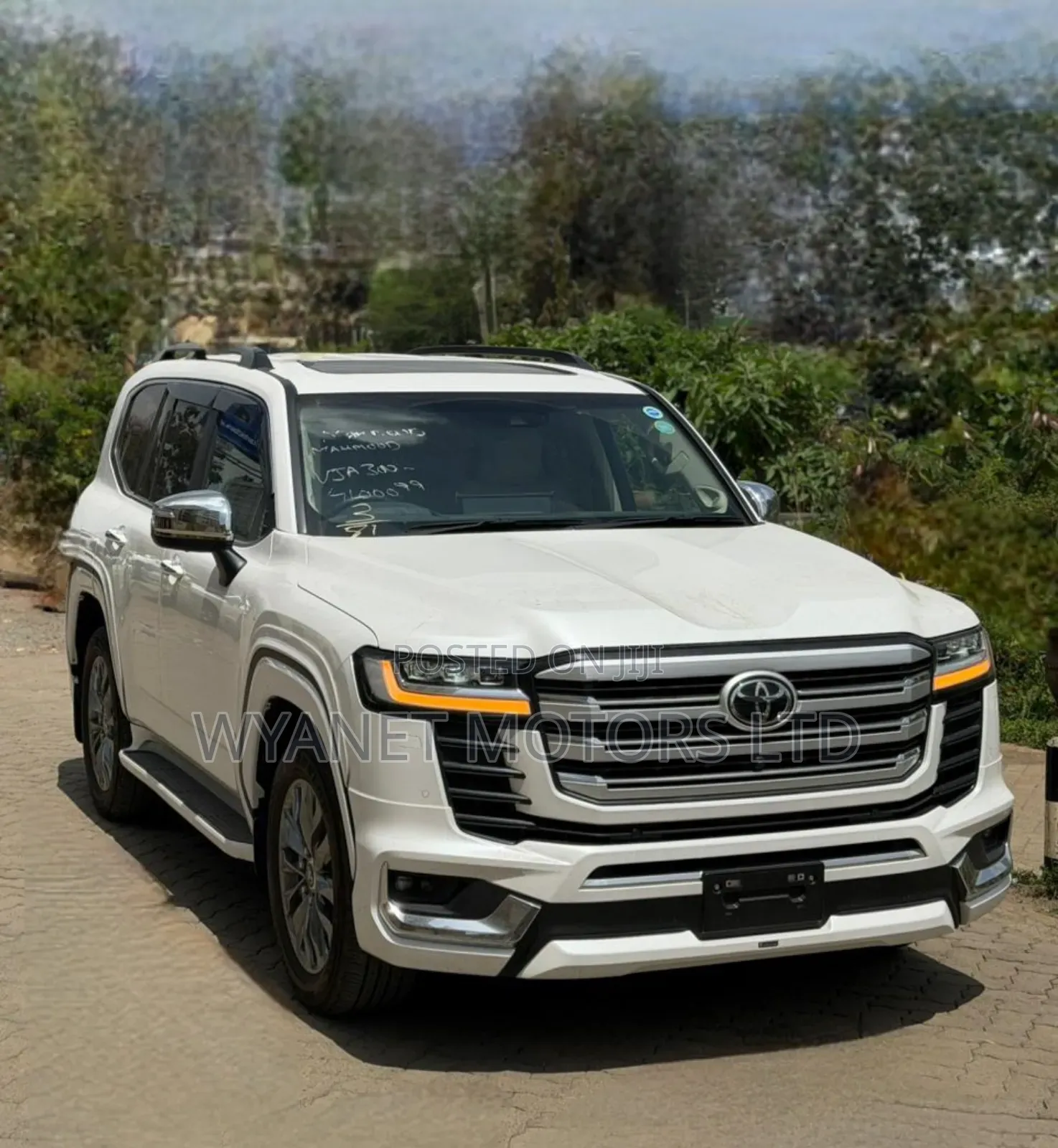 Toyota Land Cruiser LC300 2023 White