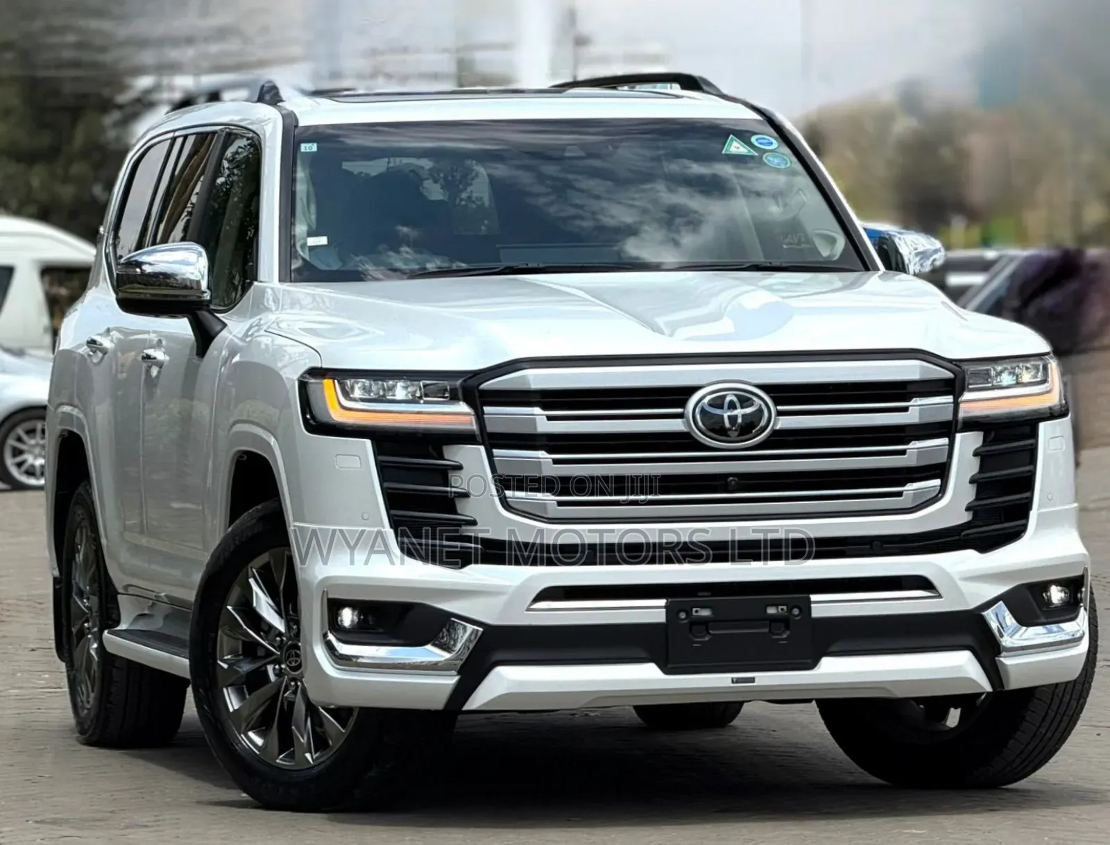 Toyota Land Cruiser LC300 2023 White