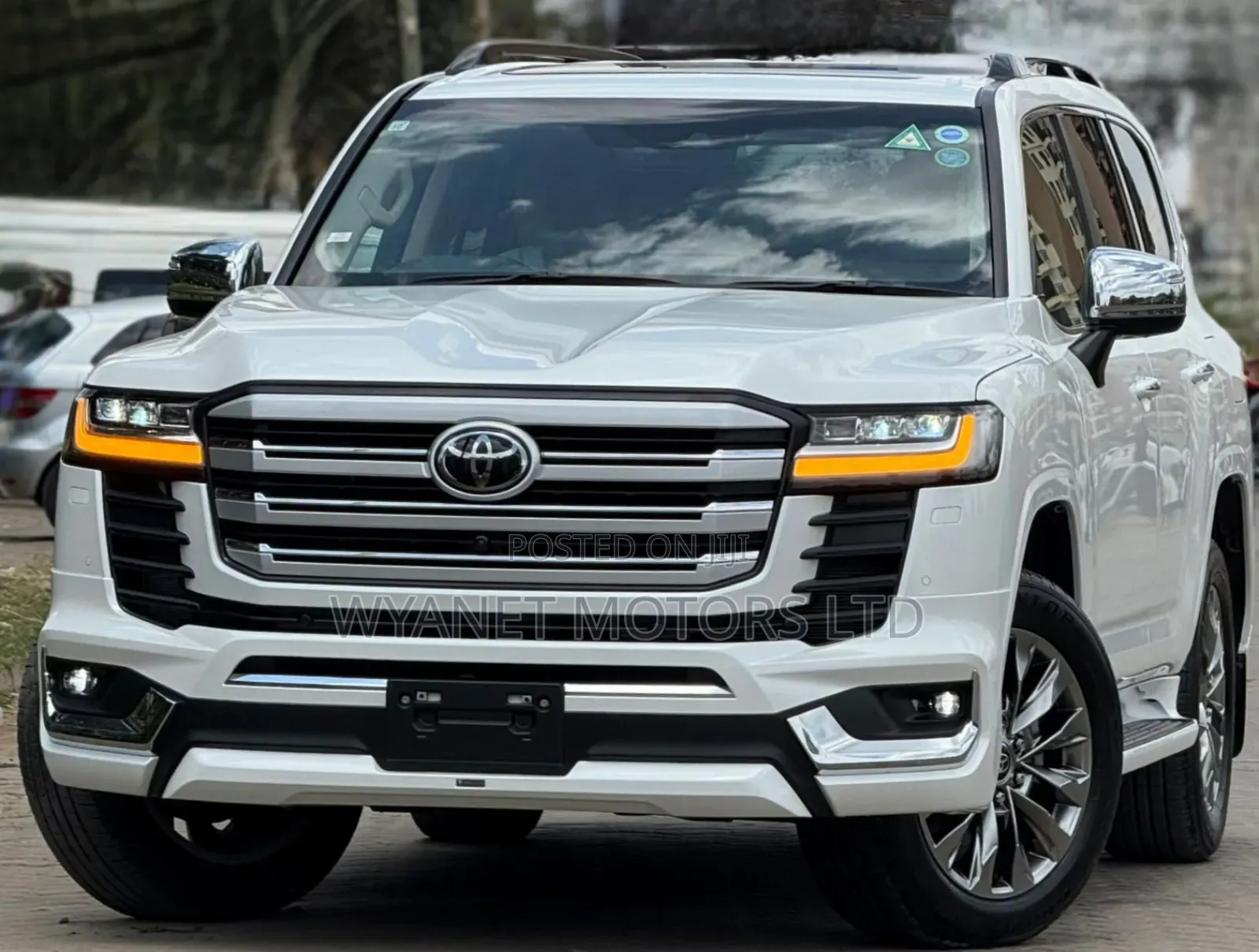Toyota Land Cruiser LC300 2023 White