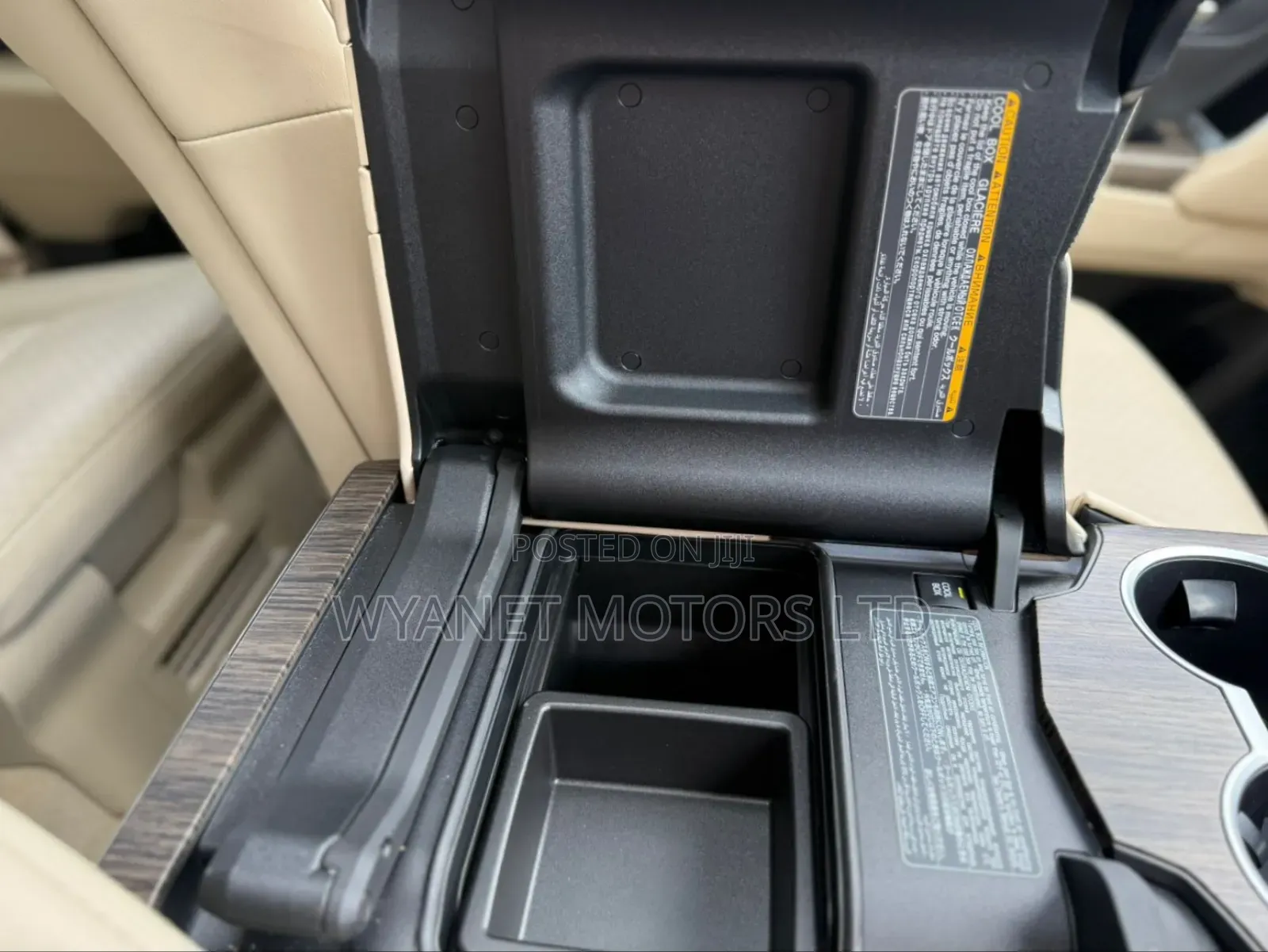 Toyota Land Cruiser LC300 2023 White