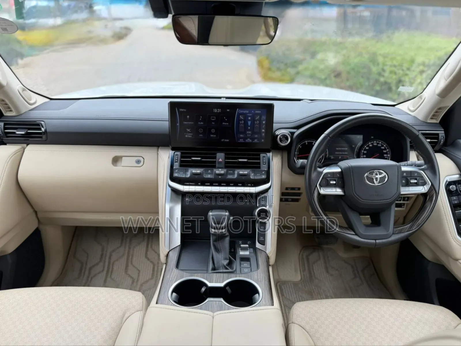 Toyota Land Cruiser LC300 2023 White