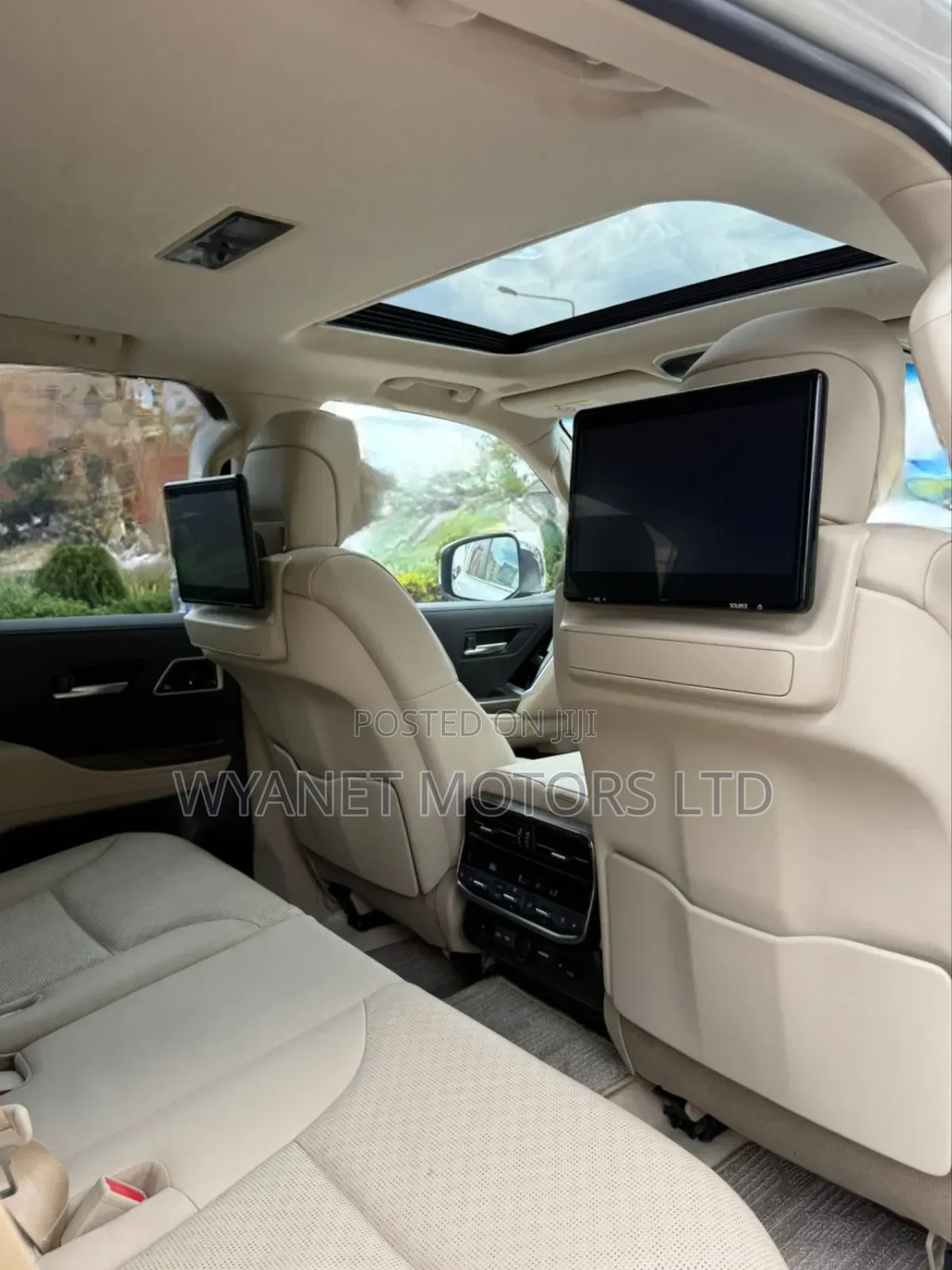 Toyota Land Cruiser LC300 2023 White