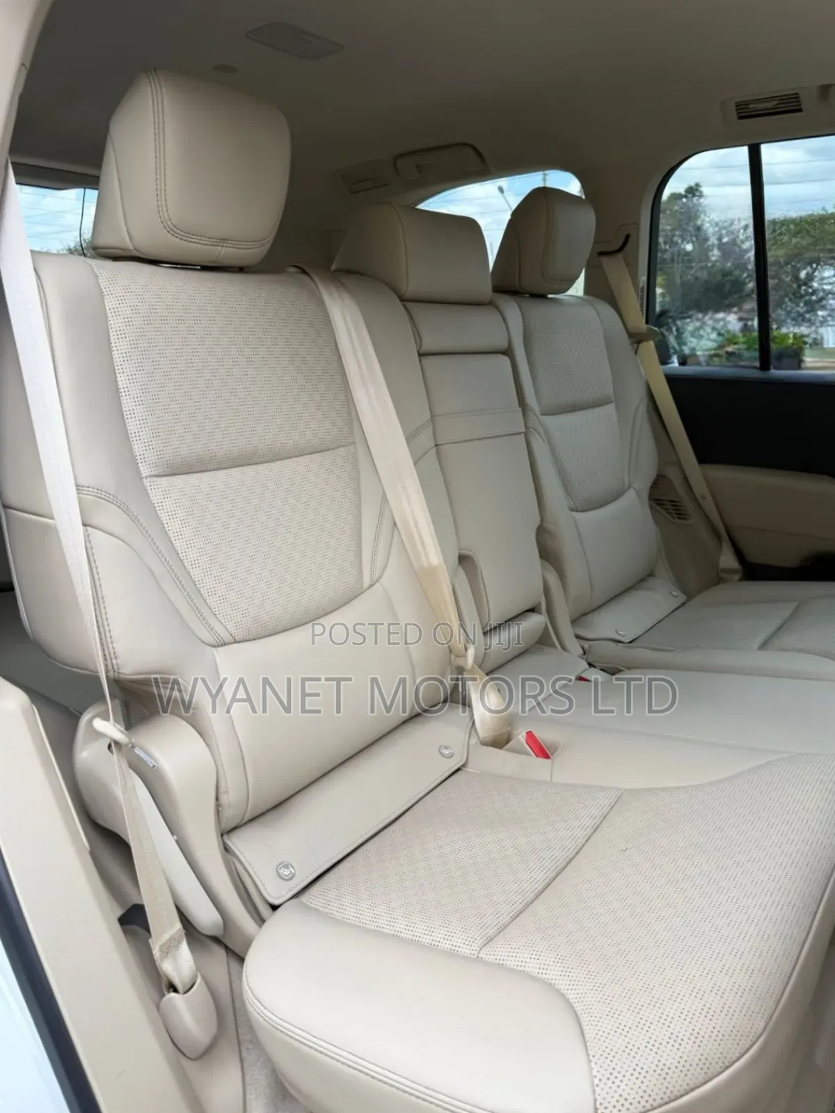 Toyota Land Cruiser LC300 2023 White