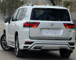 Toyota Land Cruiser LC300 2023 White