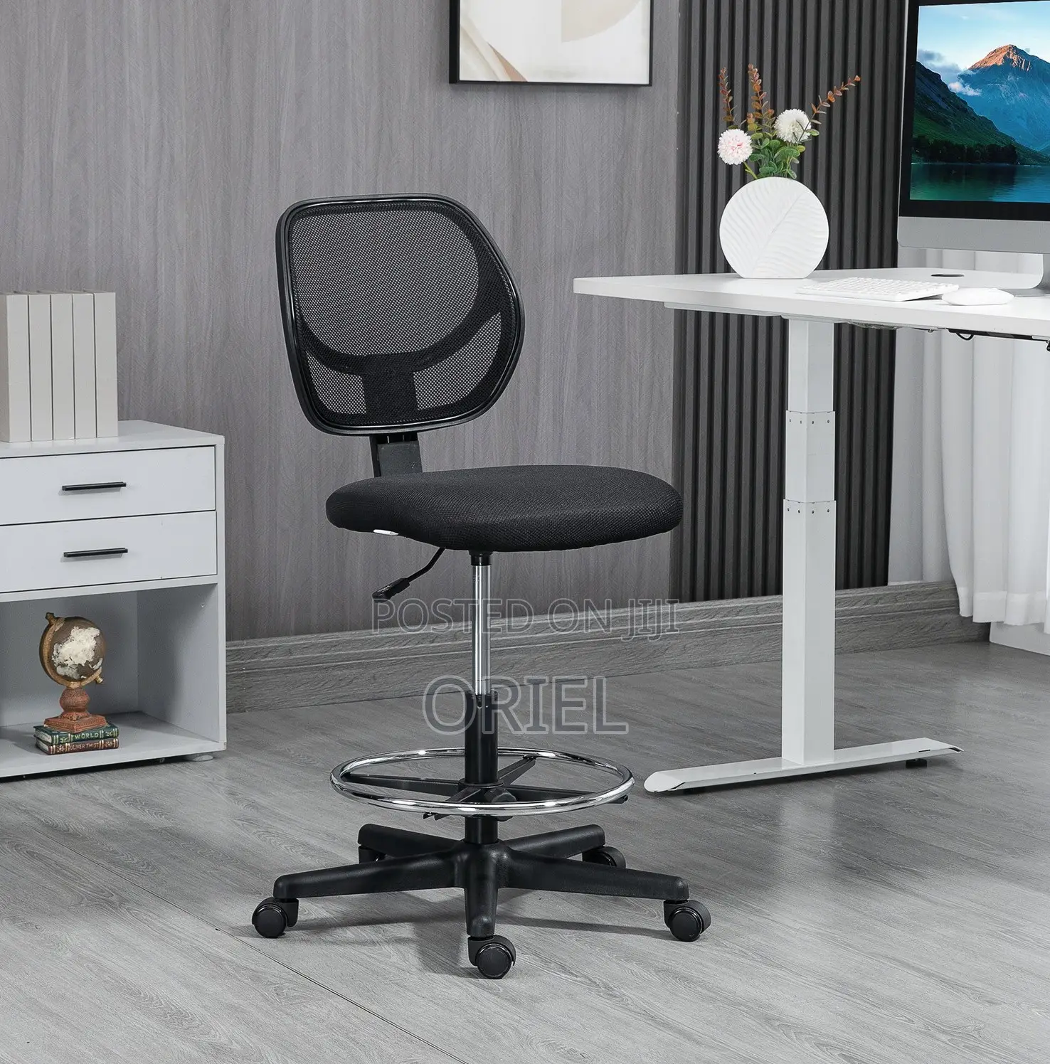 Office Chair: Receptionist Ergonomic Chair