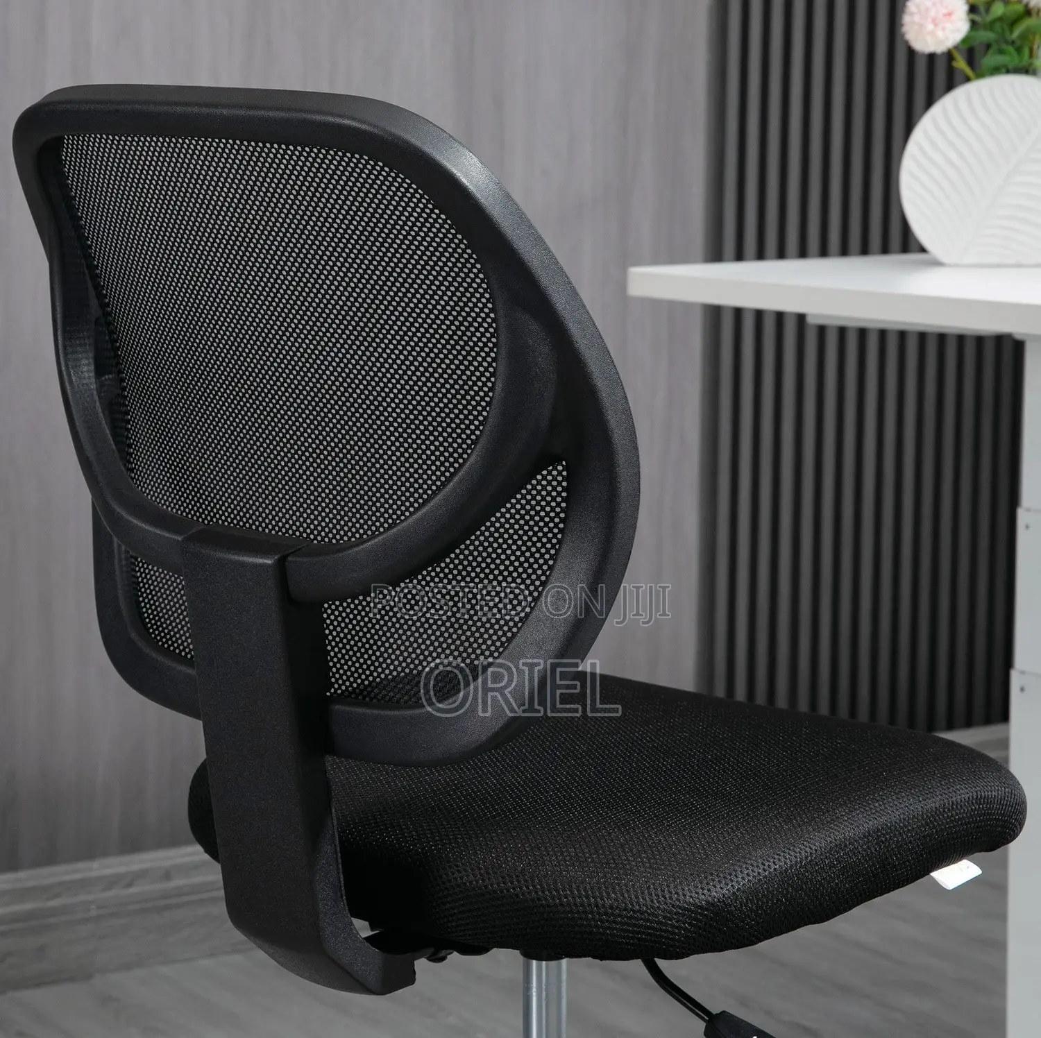 Office Chair: Receptionist Ergonomic Chair