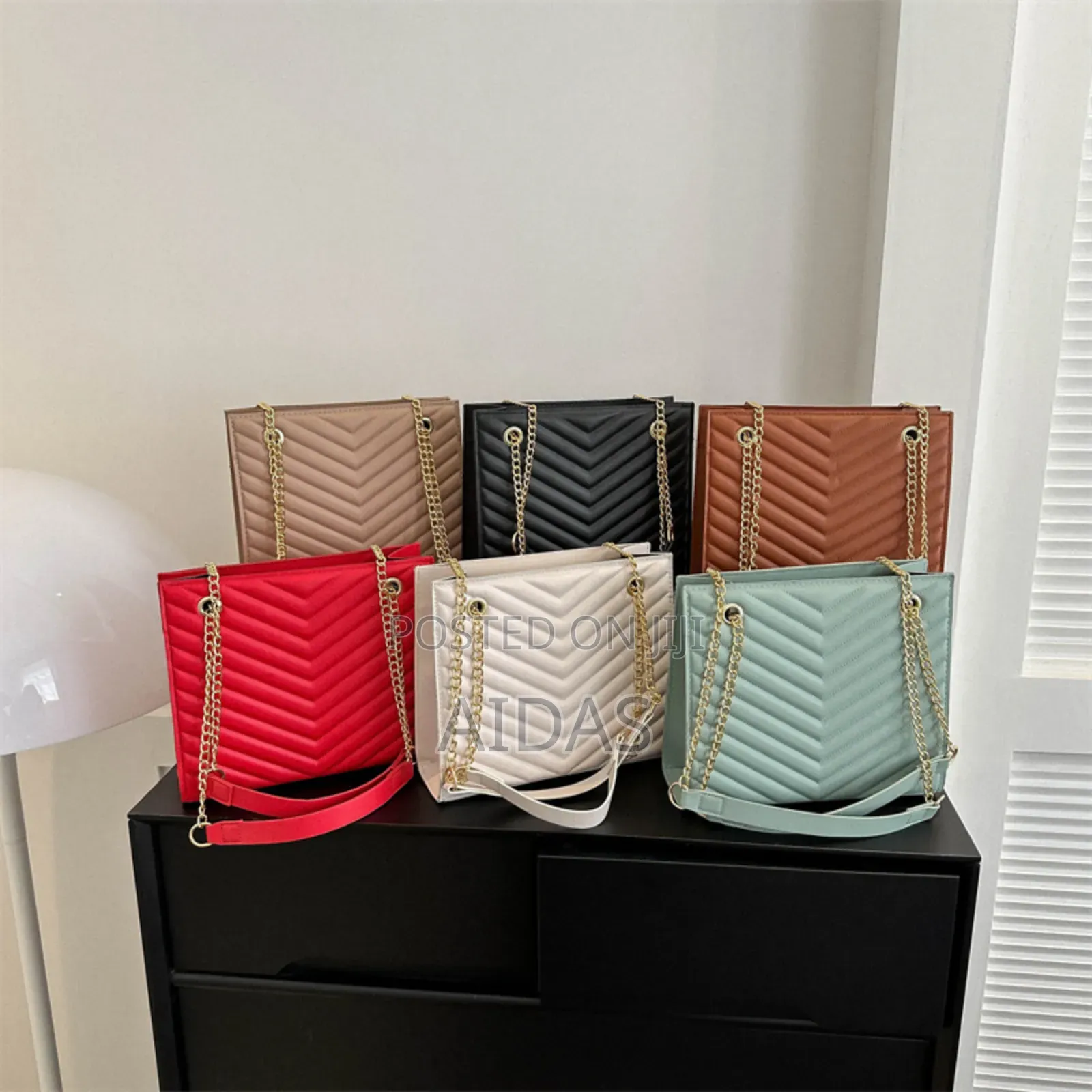 Women New Fashion Casual Chain Shoulder Bag v-Pattern Tote Bag