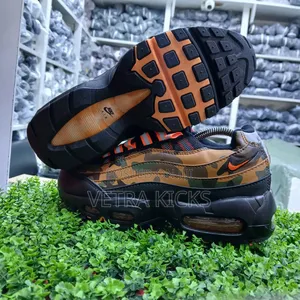 Airmax 95 Sneakers Available