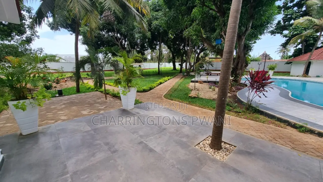 2 Pax Independent Studio Suite, 5 Mins Drive to the Beach in Diani