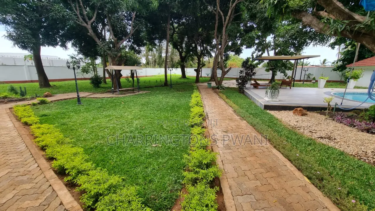 2 Pax Independent Studio Suite, 5 Mins Drive to the Beach in Diani