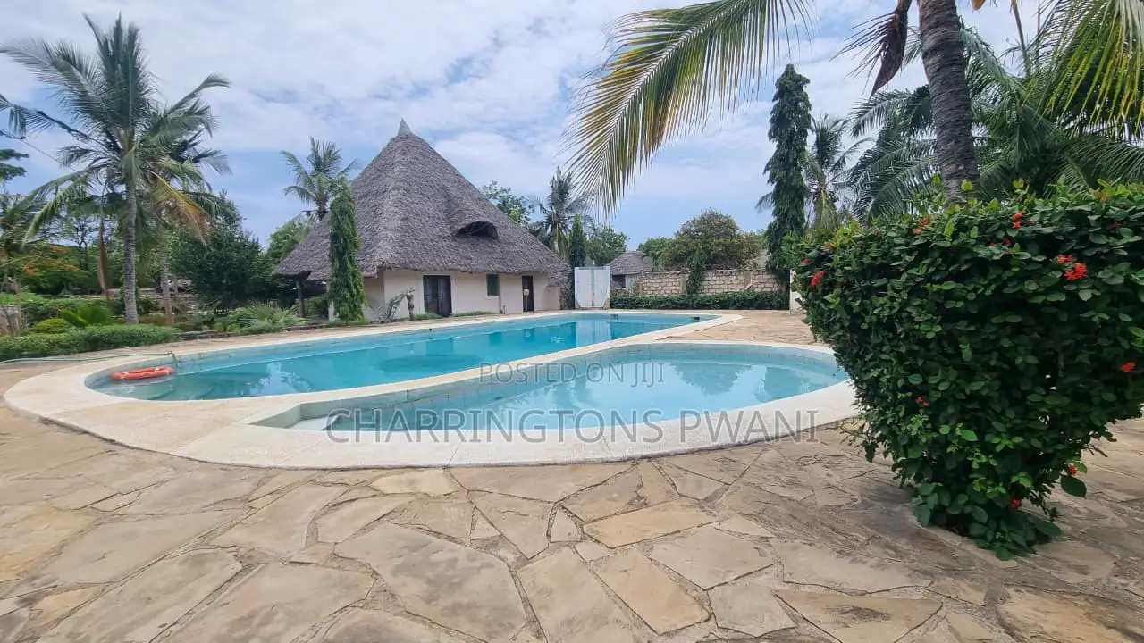 Makuti Studio With Pool Access, 2 Mins Drive to the Beach in Diani