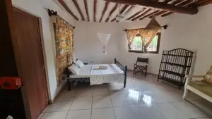 Makuti Studio With Pool Access, 2 Mins Drive to the Beach in Diani