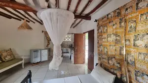 Makuti Studio With Pool Access, 2 Mins Drive to the Beach in Diani