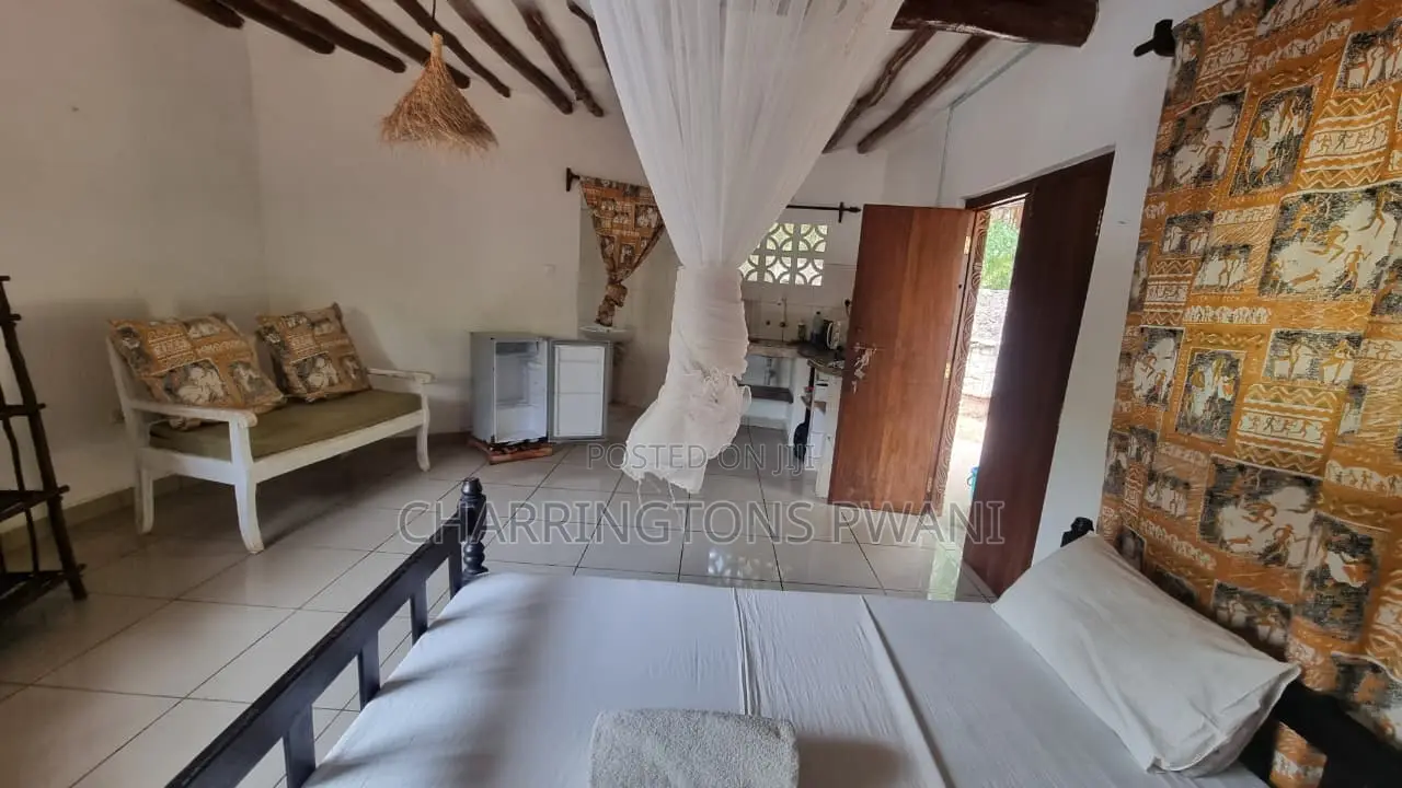 Makuti Studio With Pool Access, 2 Mins Drive to the Beach in Diani