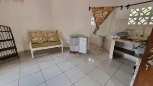 Makuti Studio With Pool Access, 2 Mins Drive to the Beach in Diani