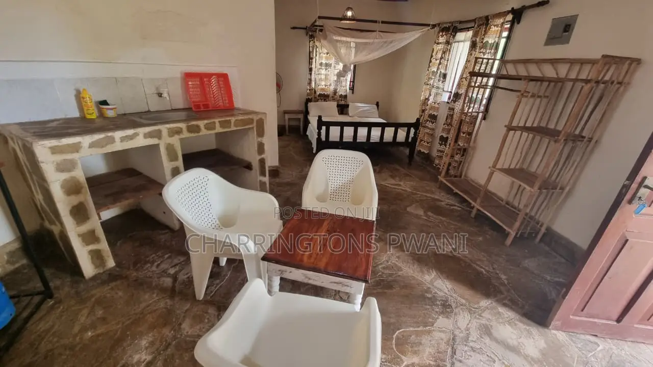 Makuti Studio With Pool Access, 2 Mins Drive to the Beach in Diani