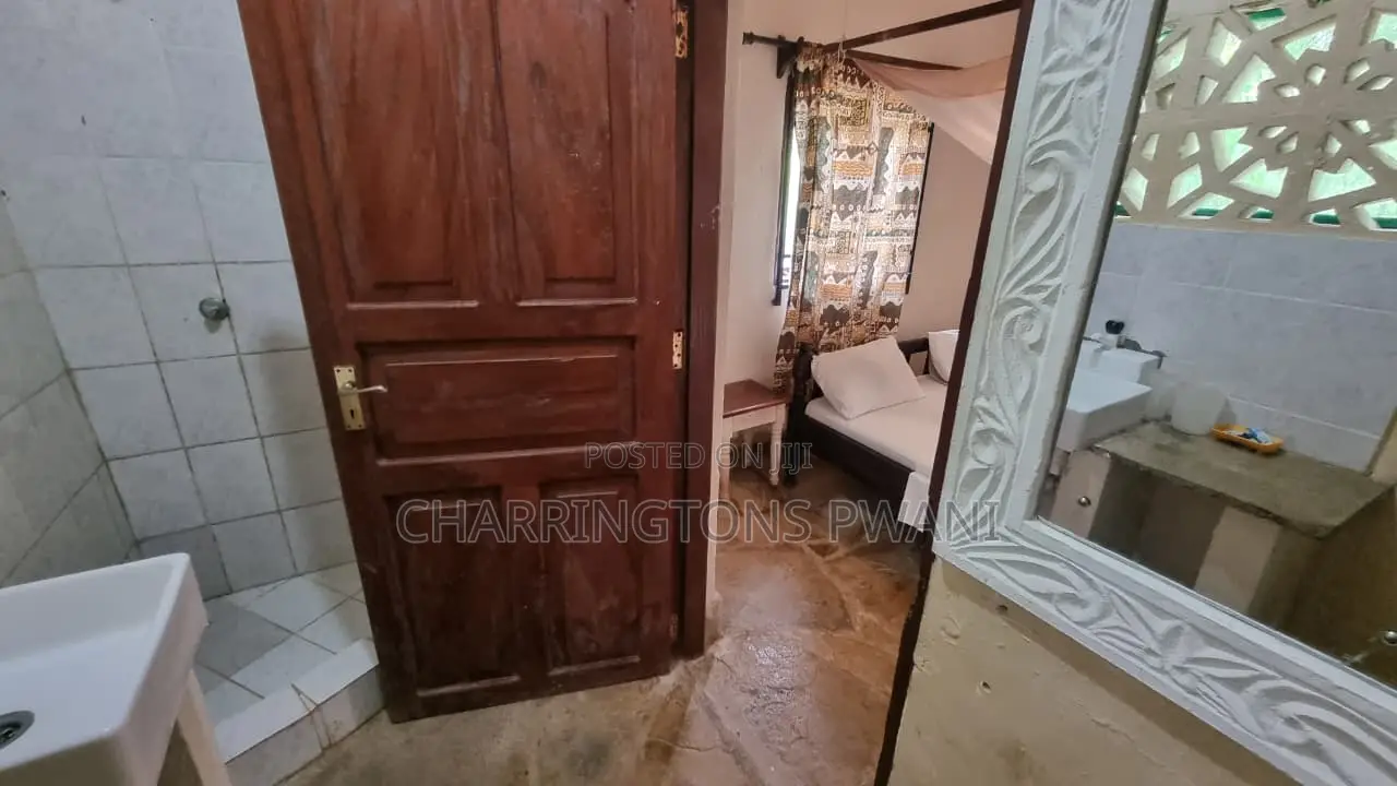 Makuti Studio With Pool Access, 2 Mins Drive to the Beach in Diani