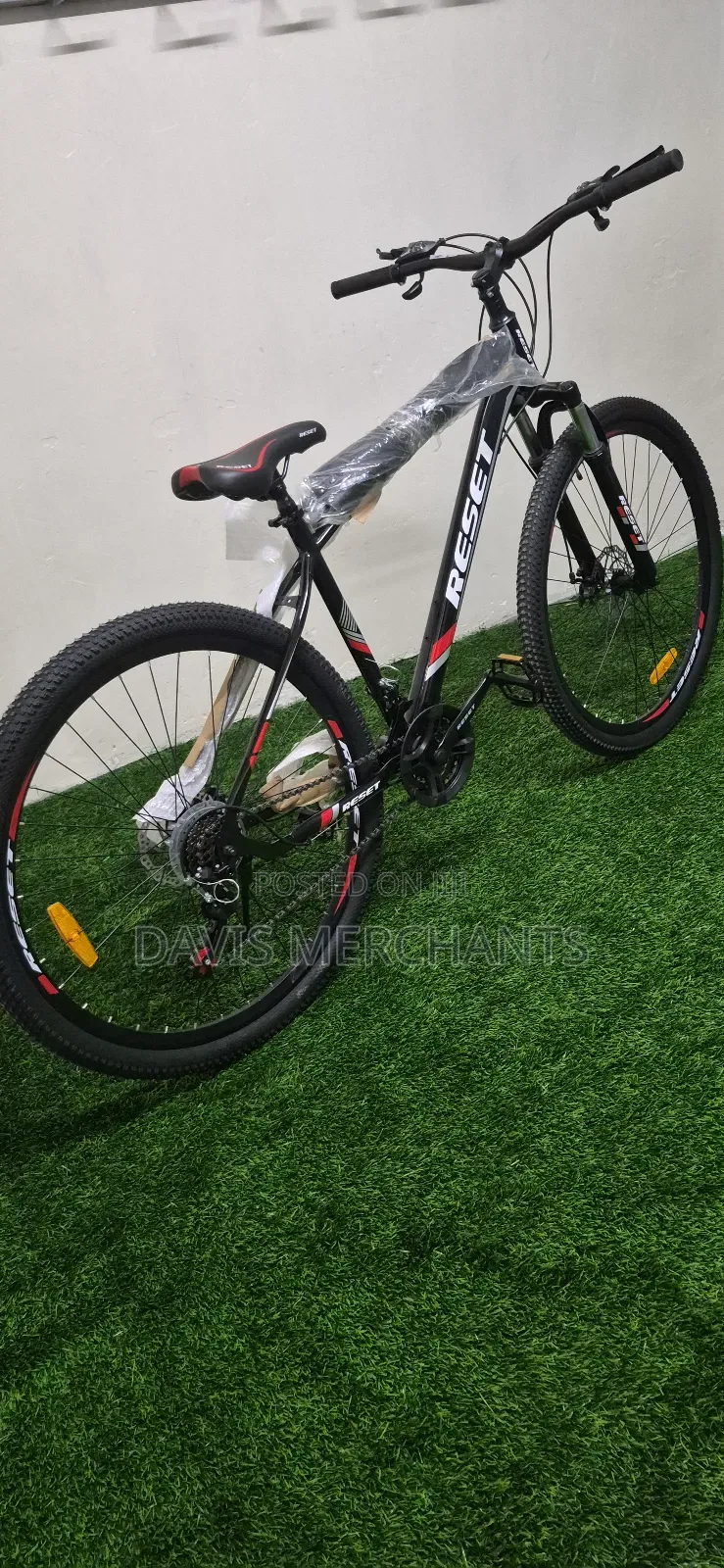 Bike Size 29 With 21 Speed Gears, Front Shocks and Disc Brake System